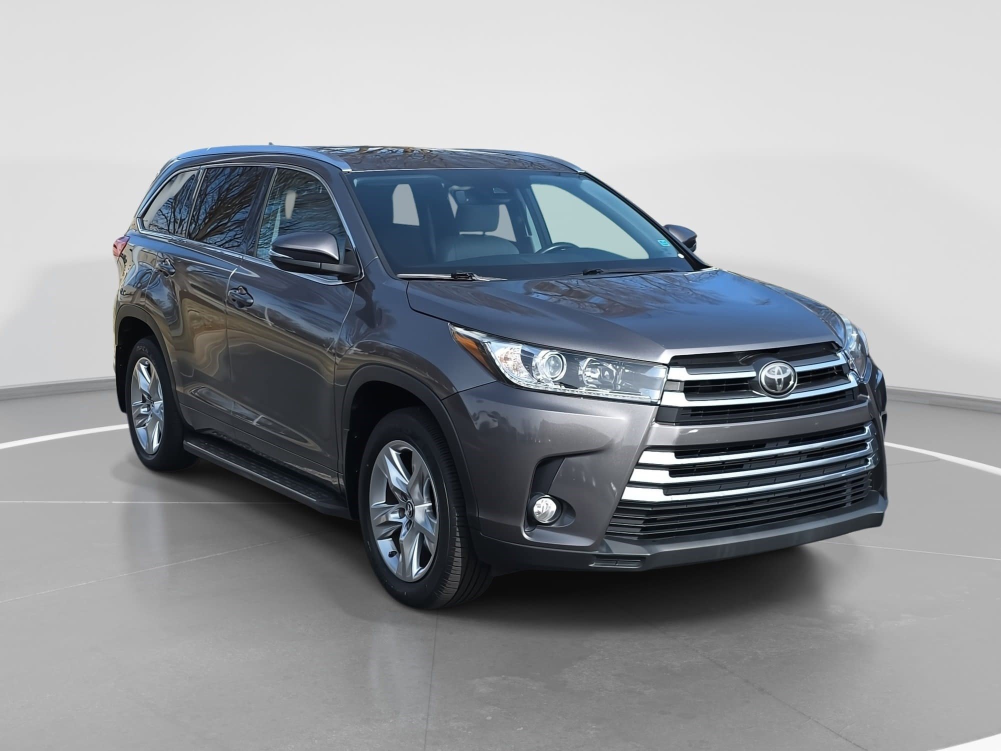 Used 2017 Toyota Highlander Limited image 3