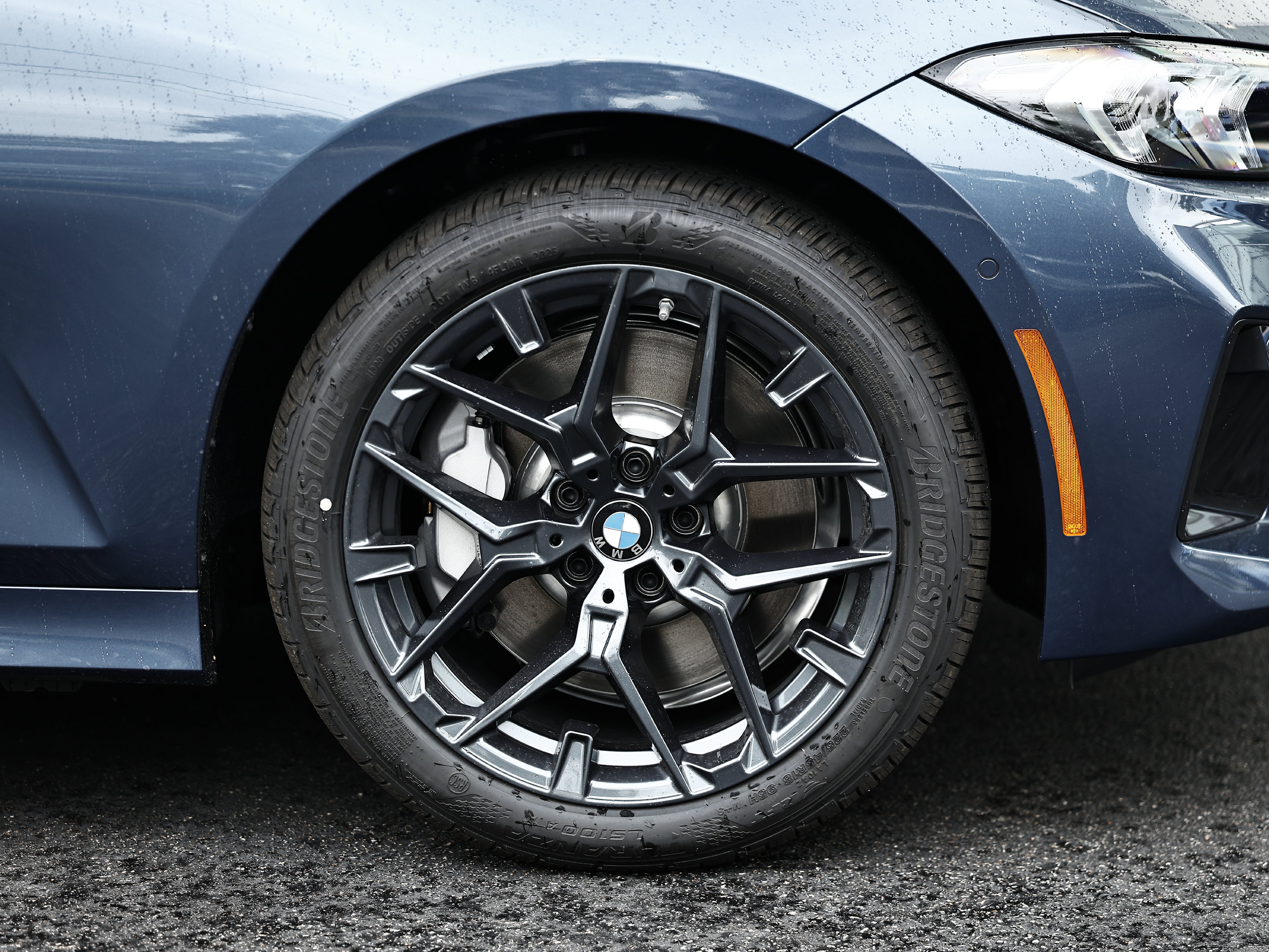 New 2026 BMW 330i Sedan w/ Premium Package RWD image 5