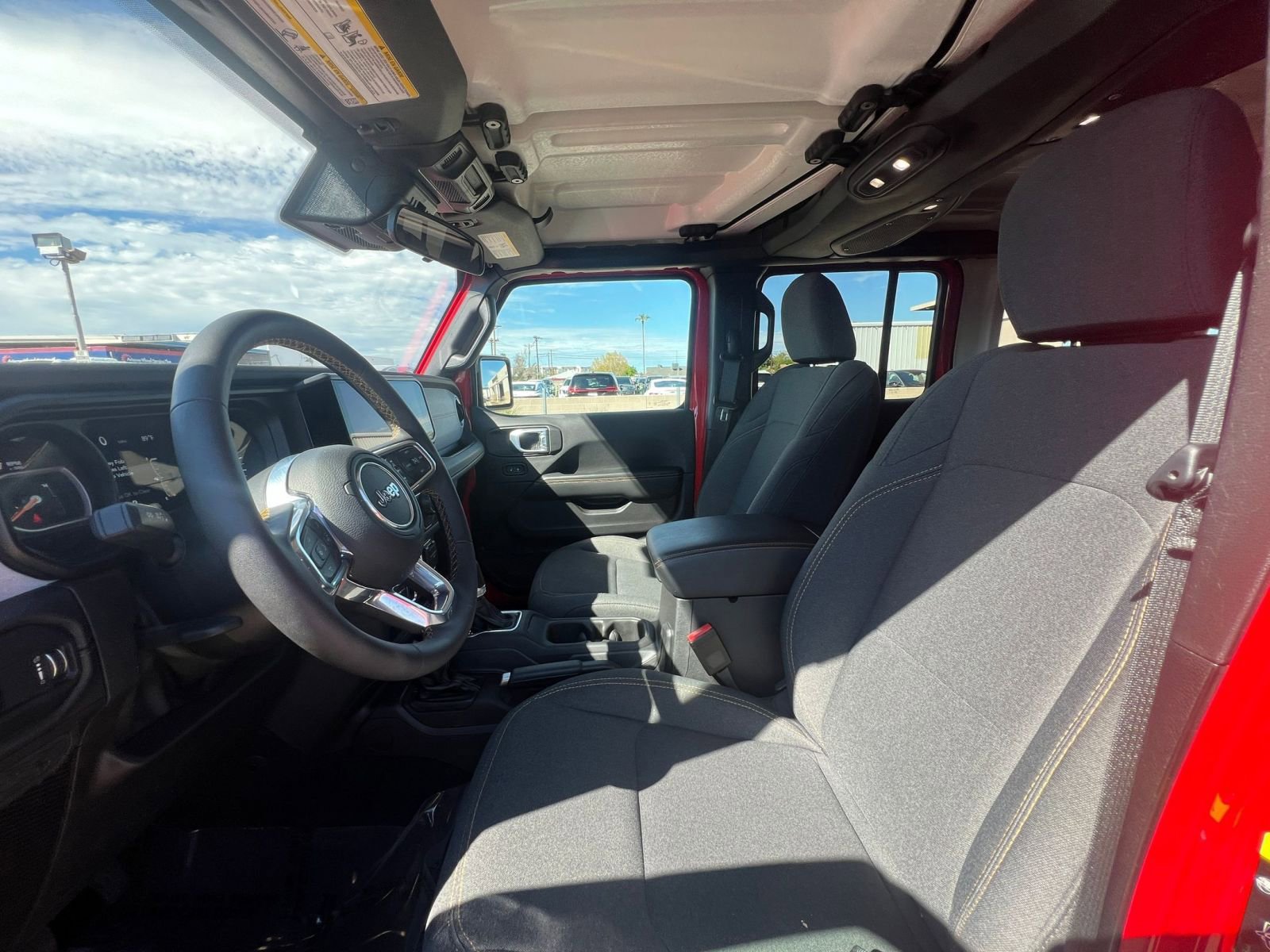 Used 2025 Jeep Wrangler Sahara image 36