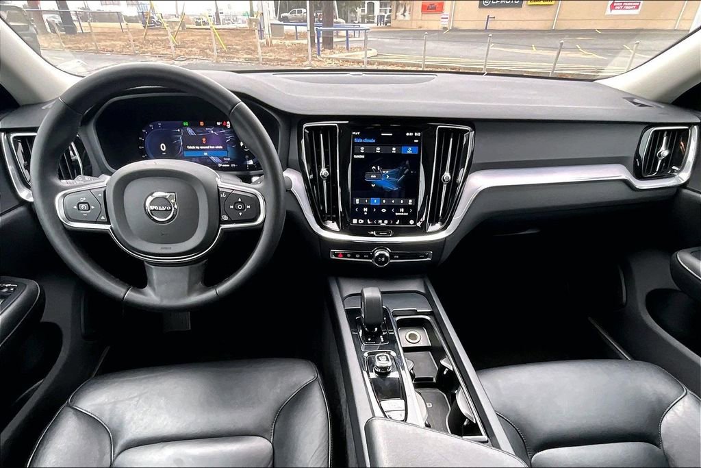 Used 2024 Volvo S60 B5 Core image 18