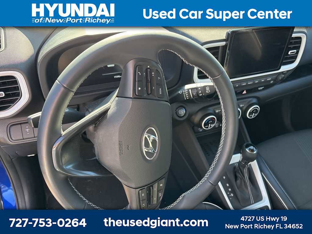 Used 2023 Hyundai Venue Limited image 10