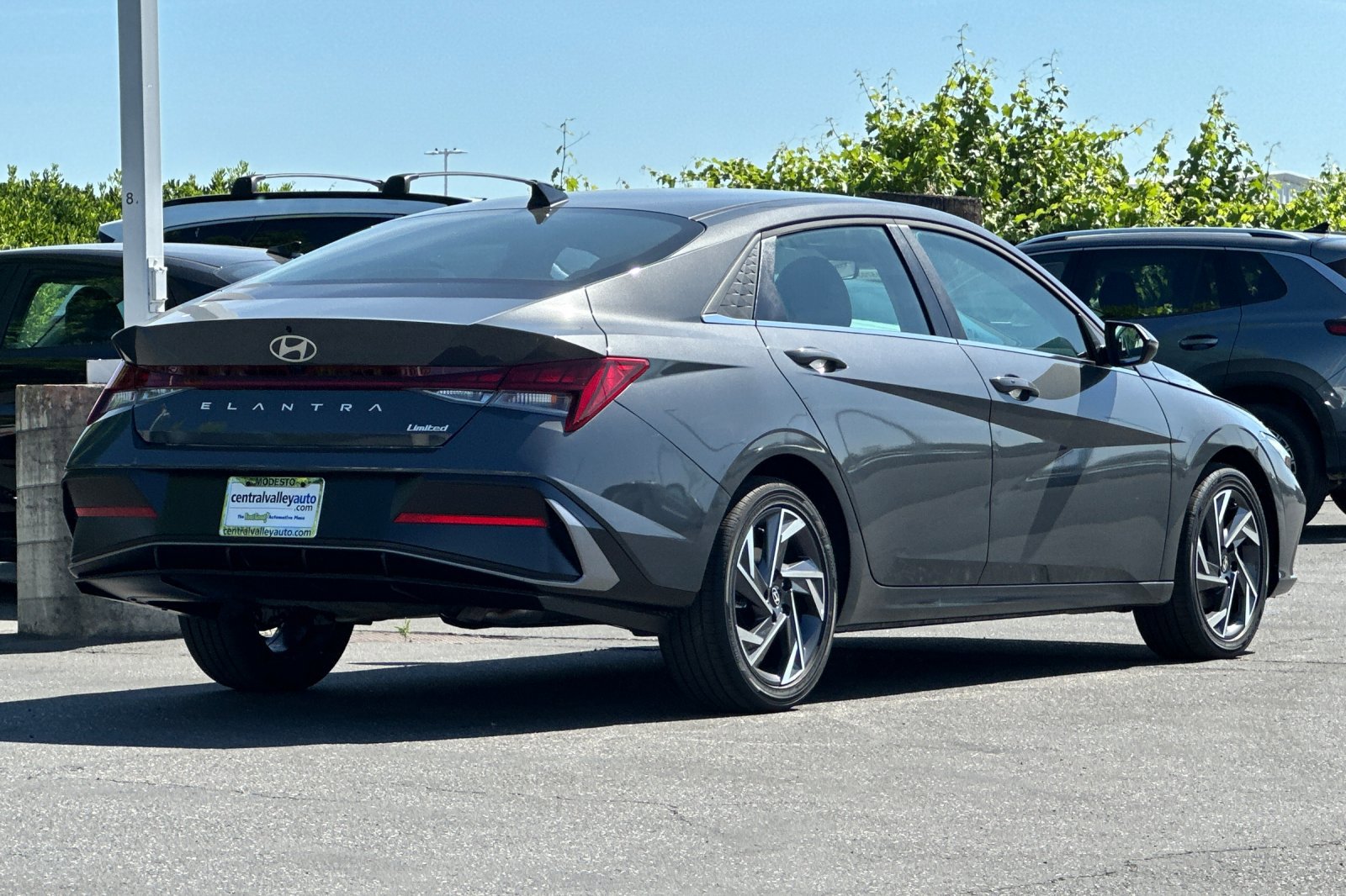 New 2026 Hyundai Elantra Limited FWD image 4