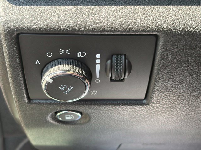 Used 2021 Jeep Grand Cherokee Overland AWD/4WD image 26
