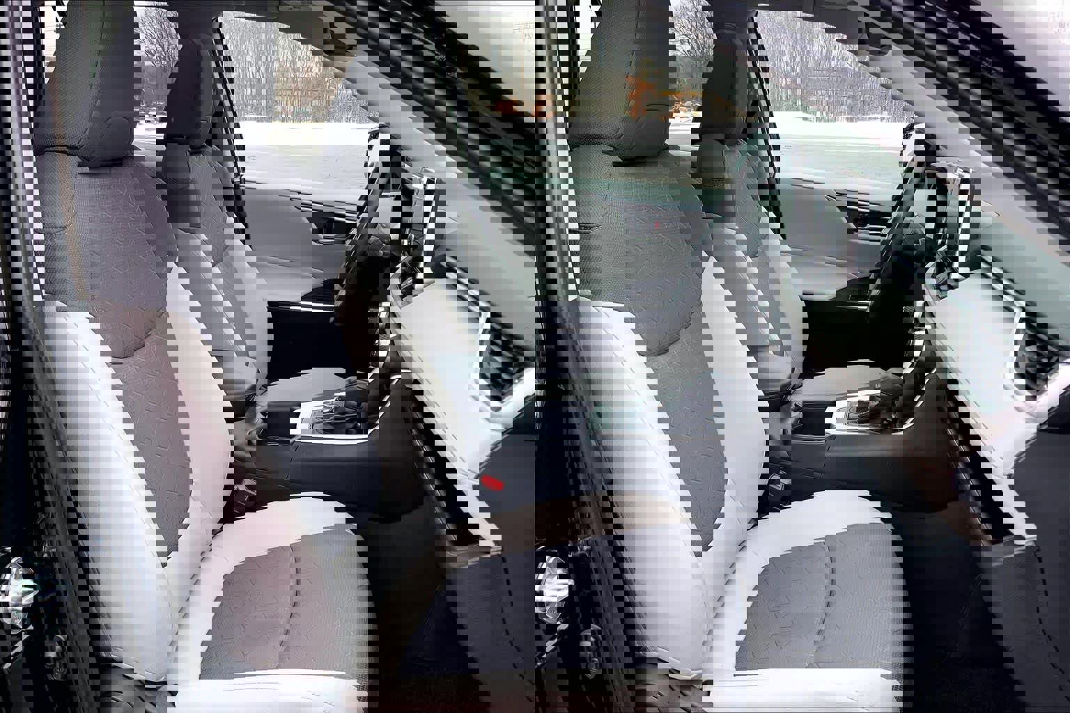 Used 2023 Toyota RAV4 XLE w/ Convenience Package image 7