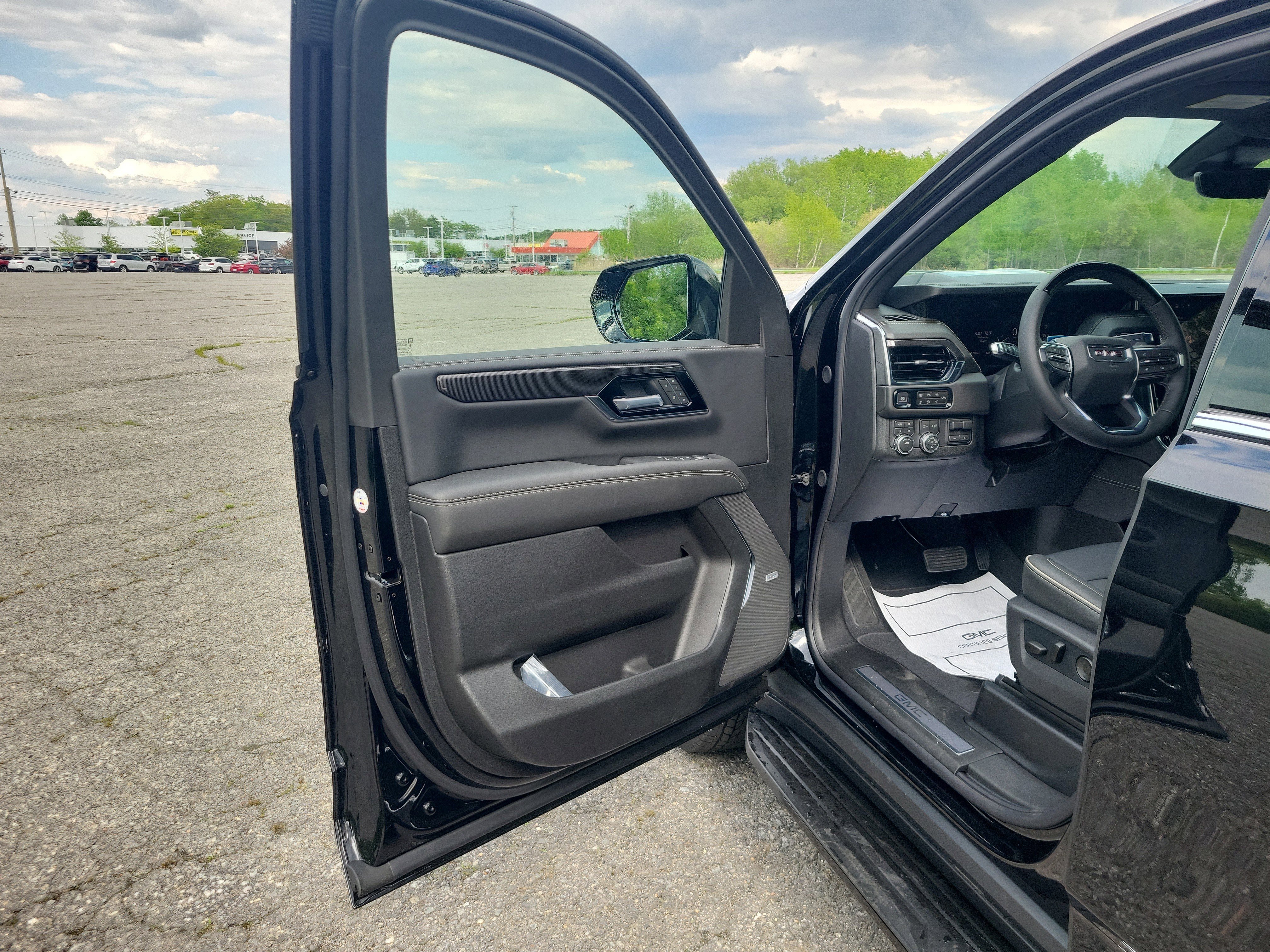 New 2026 GMC Yukon XL Elevation w/ Elevation Premium Package AWD/4WD image 17