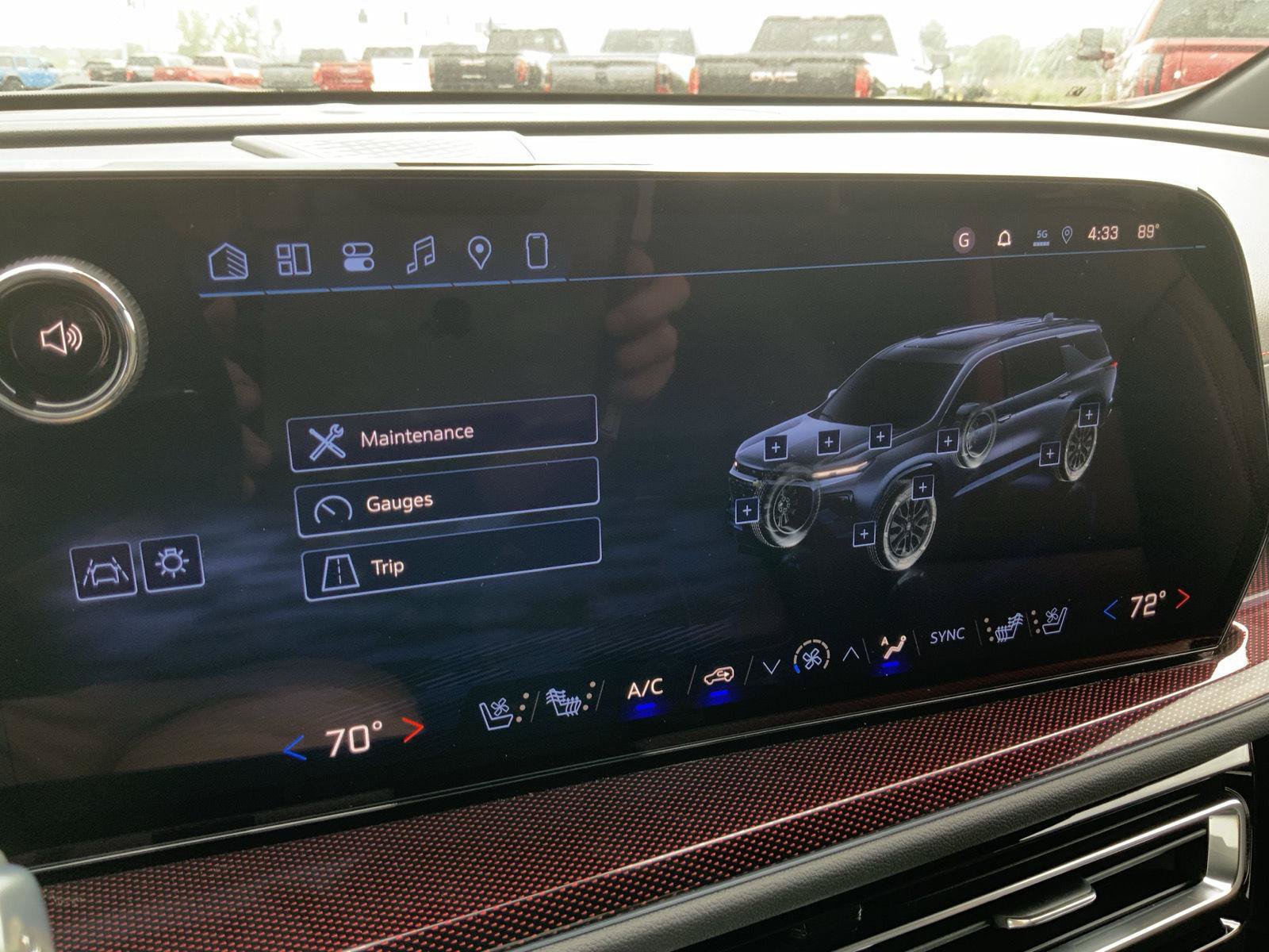 New 2026 Chevrolet Traverse RS w/ LPO, Floor Liner Package FWD image 39