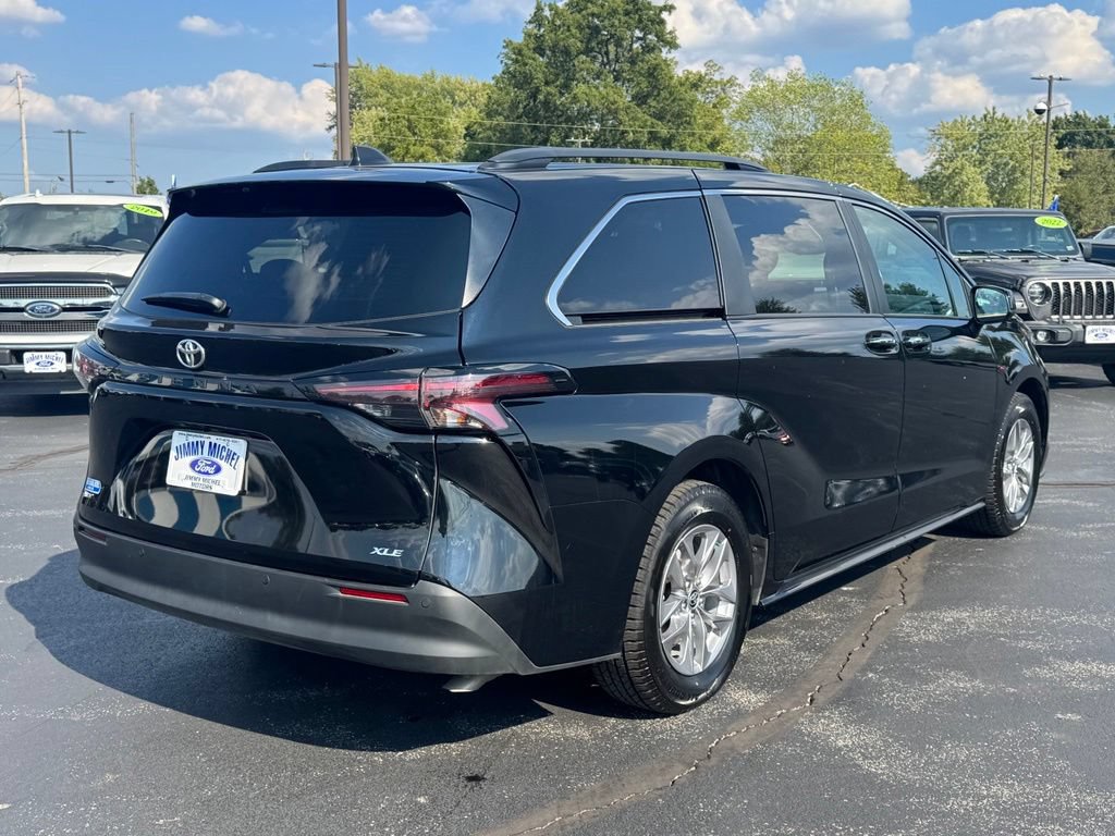 Used 2026 Toyota Sienna XLE FWD image 24