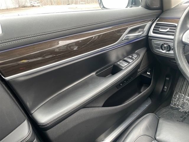 Used 2022 BMW 740i xDrive w/ Premium Package image 20