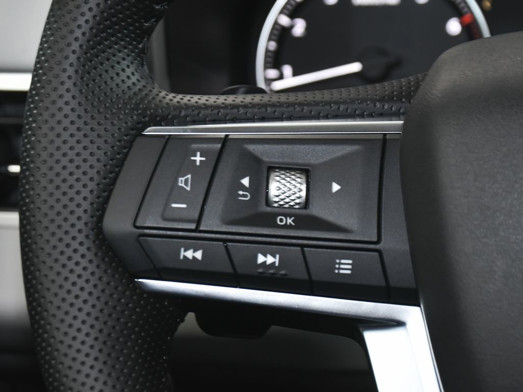 Used 2025 Mitsubishi Outlander SE image 31