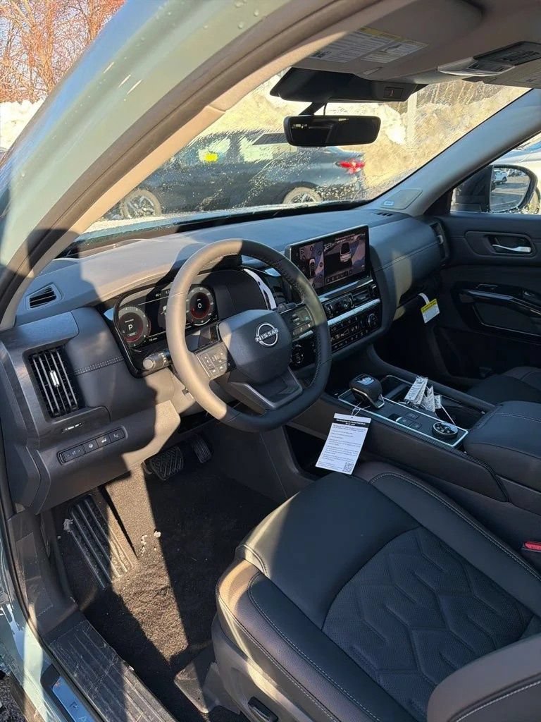 Used 2026 Nissan Pathfinder Platinum w/ Cargo Package AWD/4WD image 32
