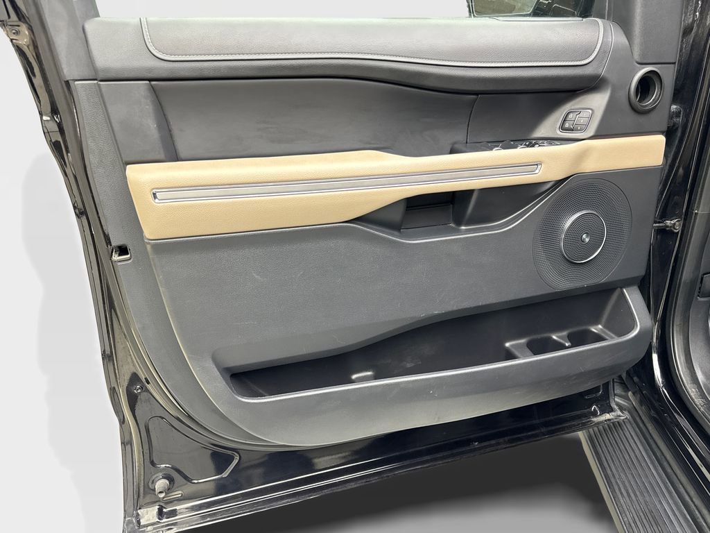 Used 2024 Ford Expedition Limited image 30