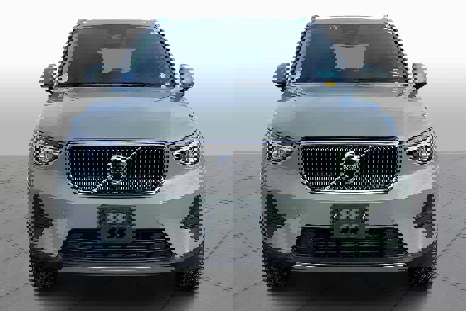 Used 2025 Volvo XC40 B5 Core w/ Protection Package Premier image 3