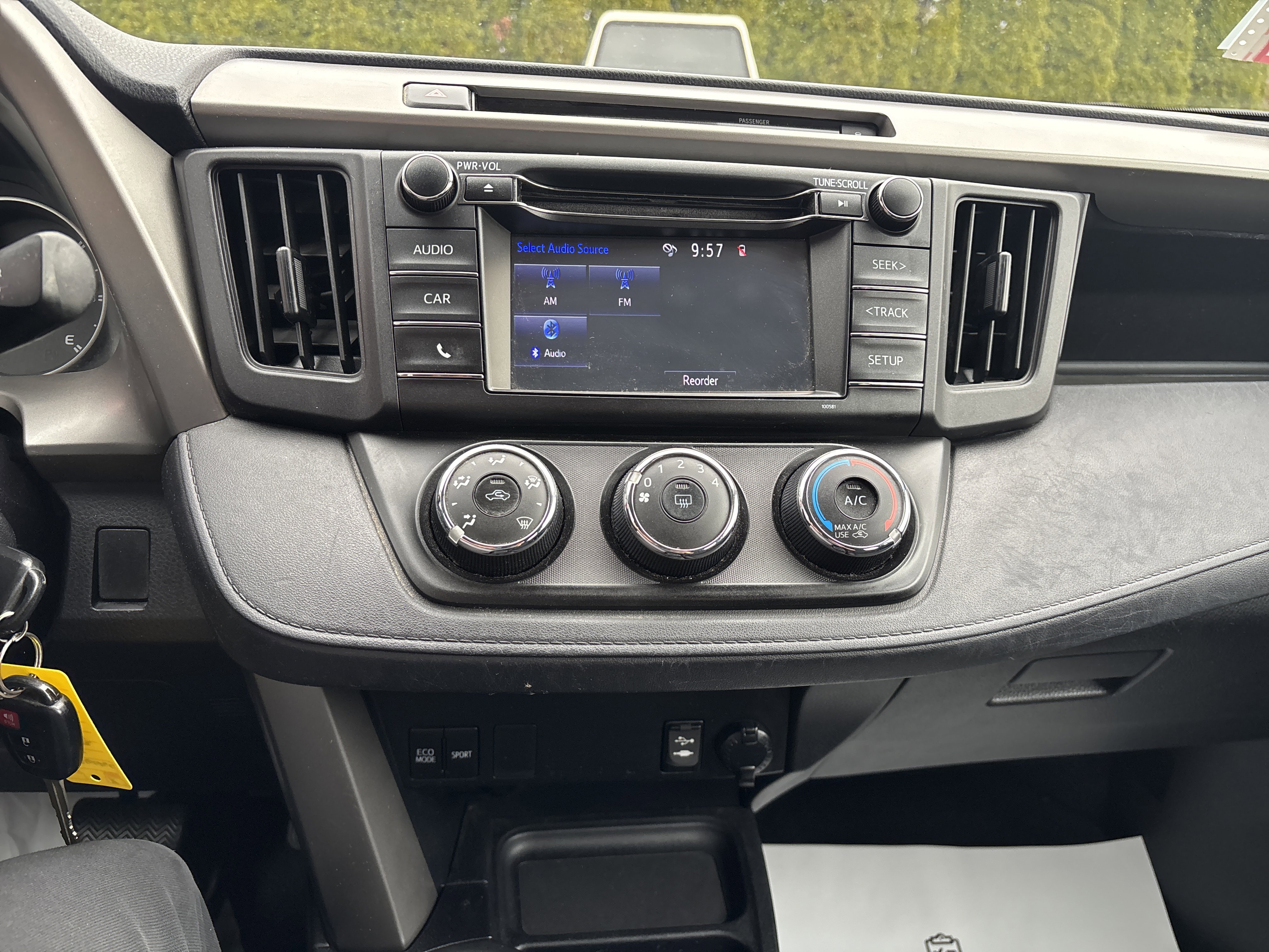 Used 2016 Toyota RAV4 LE image 25