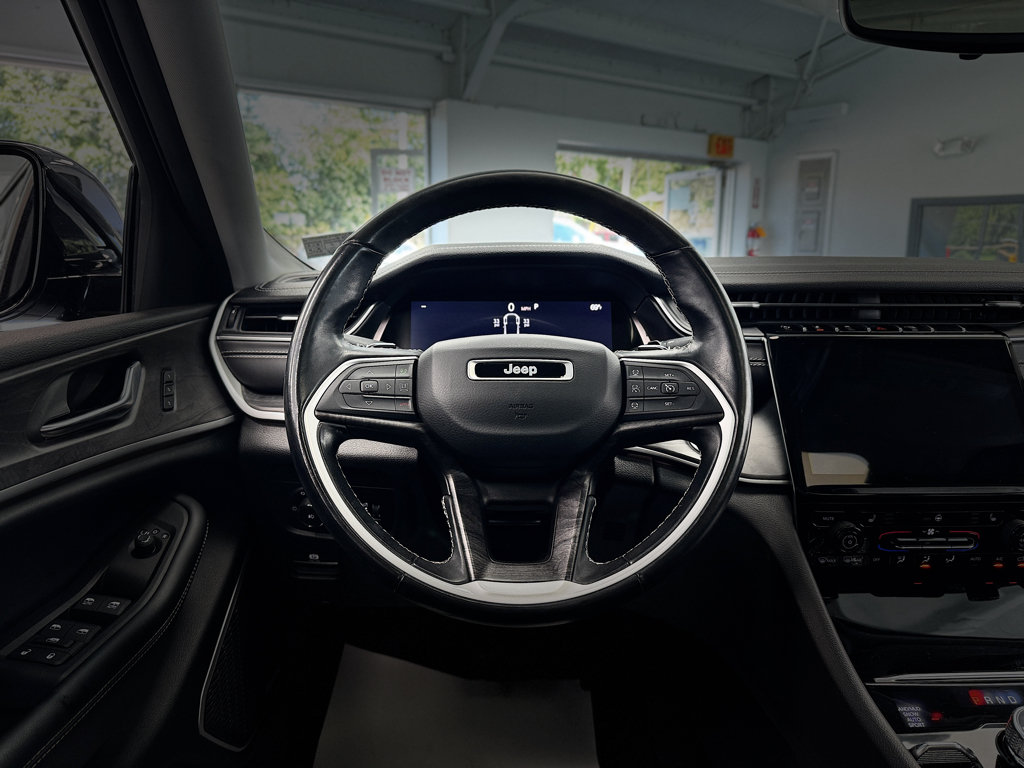Used 2021 Jeep Grand Cherokee L Limited AWD/4WD image 16