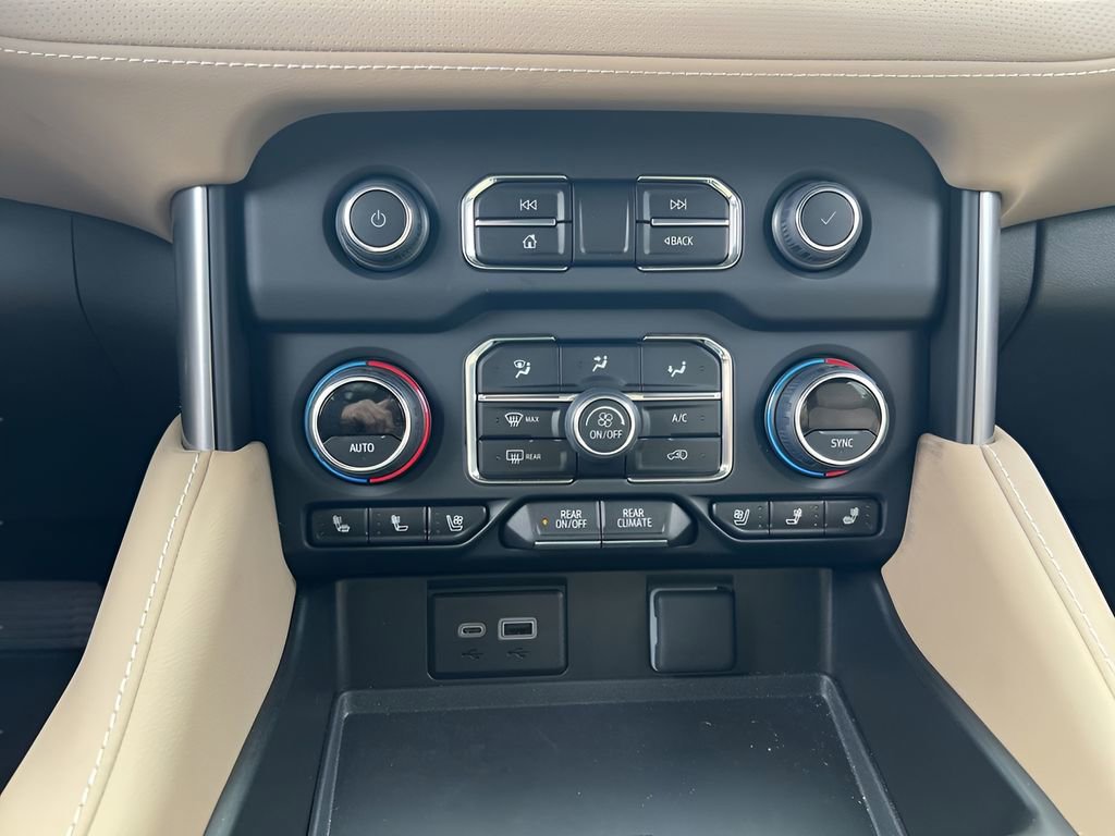 Used 2024 Chevrolet Suburban Premier image 23