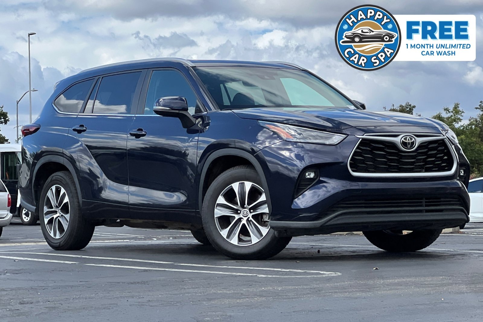 Used 2024 Toyota Highlander XLE image 1