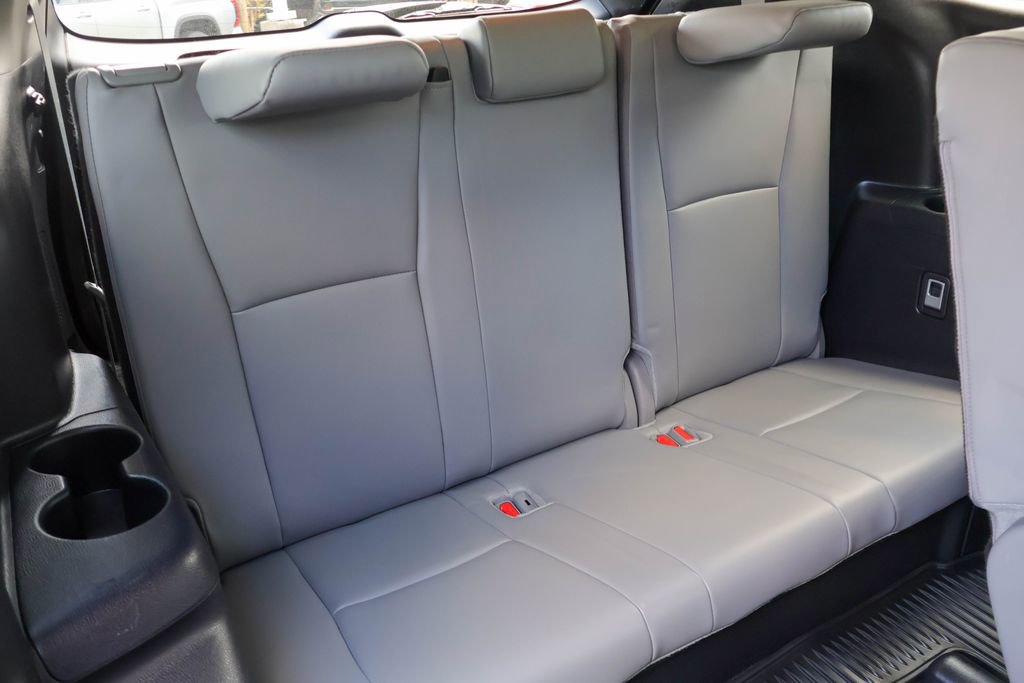 Used 2024 Toyota Highlander XLE image 12