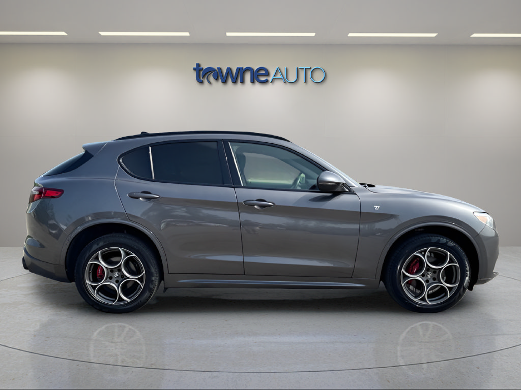 Used 2023 Alfa Romeo Stelvio Ti w/ Active Assist Plus Package AWD/4WD image 7