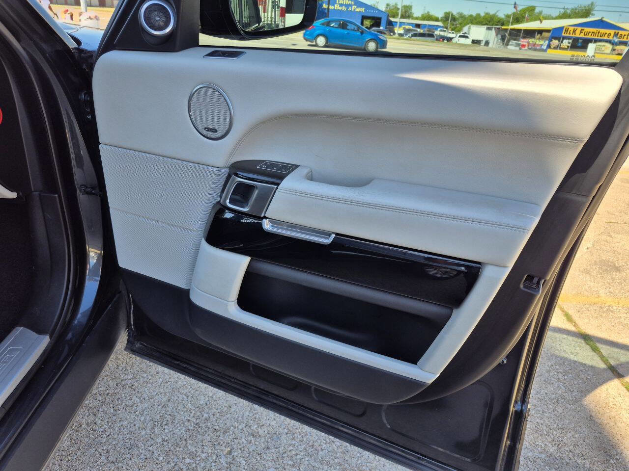 Used 2017 Land Rover Range Rover HSE image 17