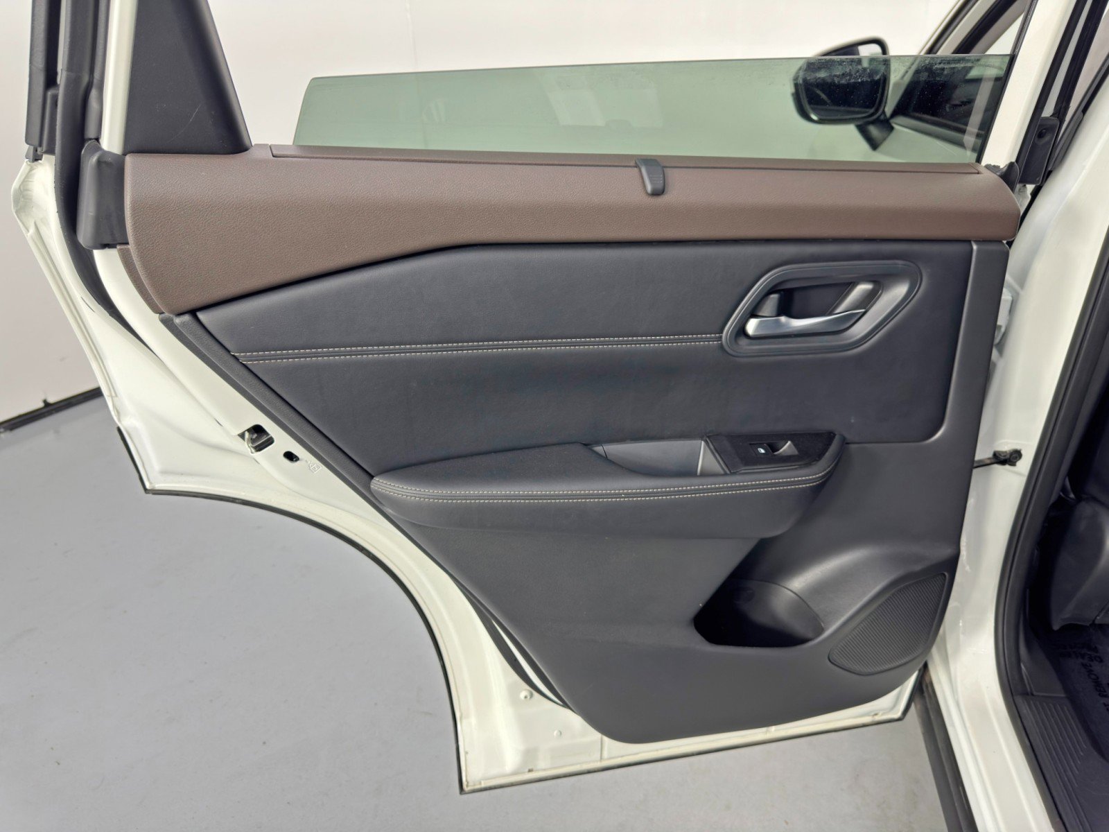 Used 2022 Nissan Rogue SV w/ SV Premium Package FWD image 33