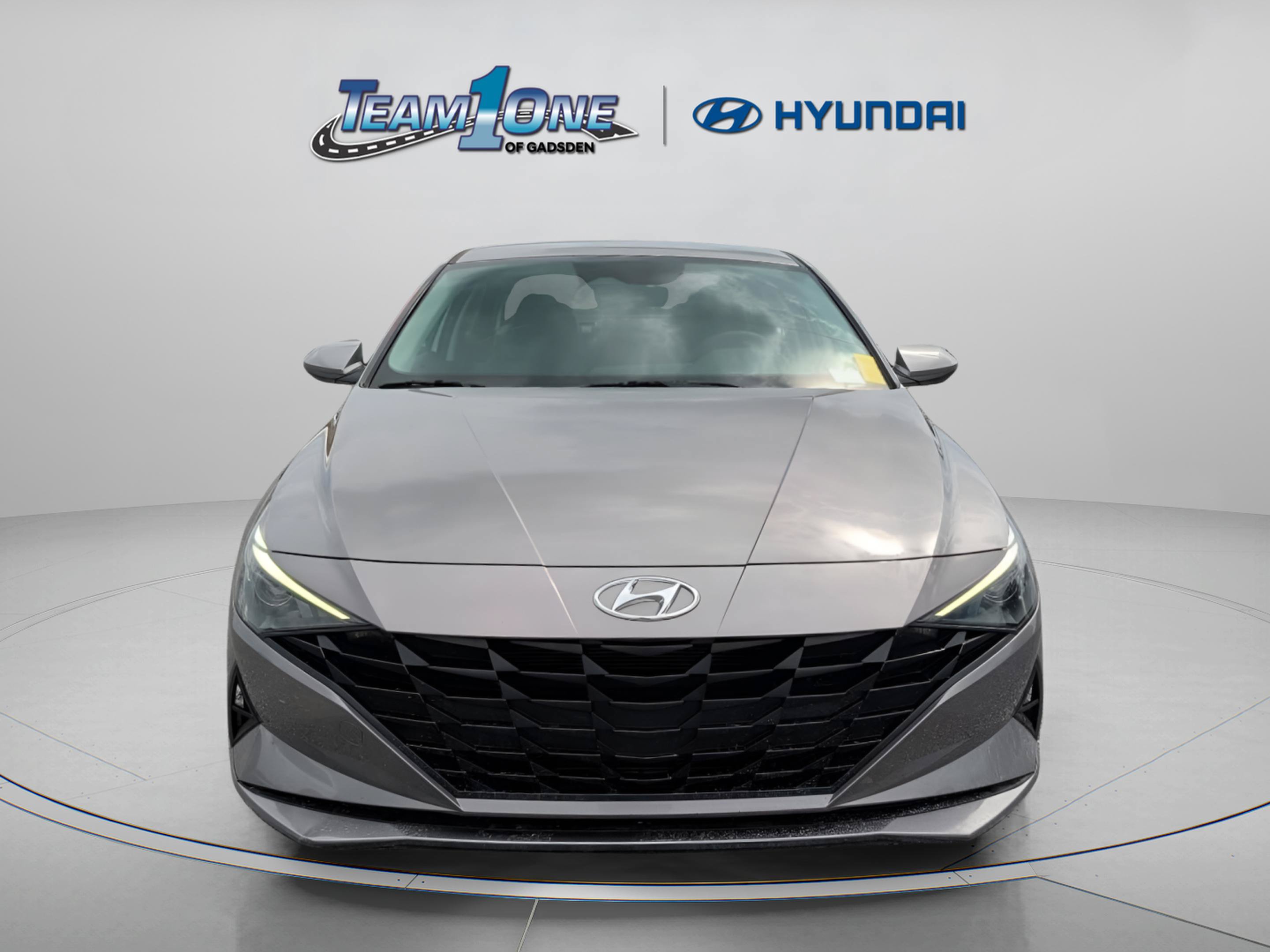 Used 2023 Hyundai Elantra SEL w/ Preferred Accessory Package FWD image 2