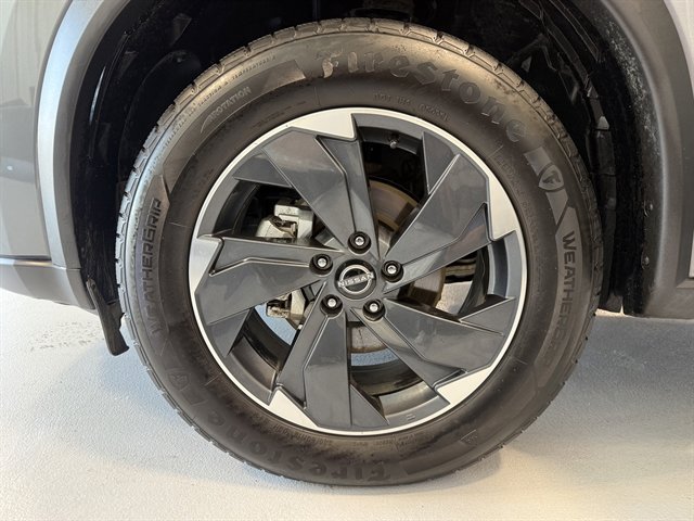 Used 2024 Nissan Rogue SV image 42