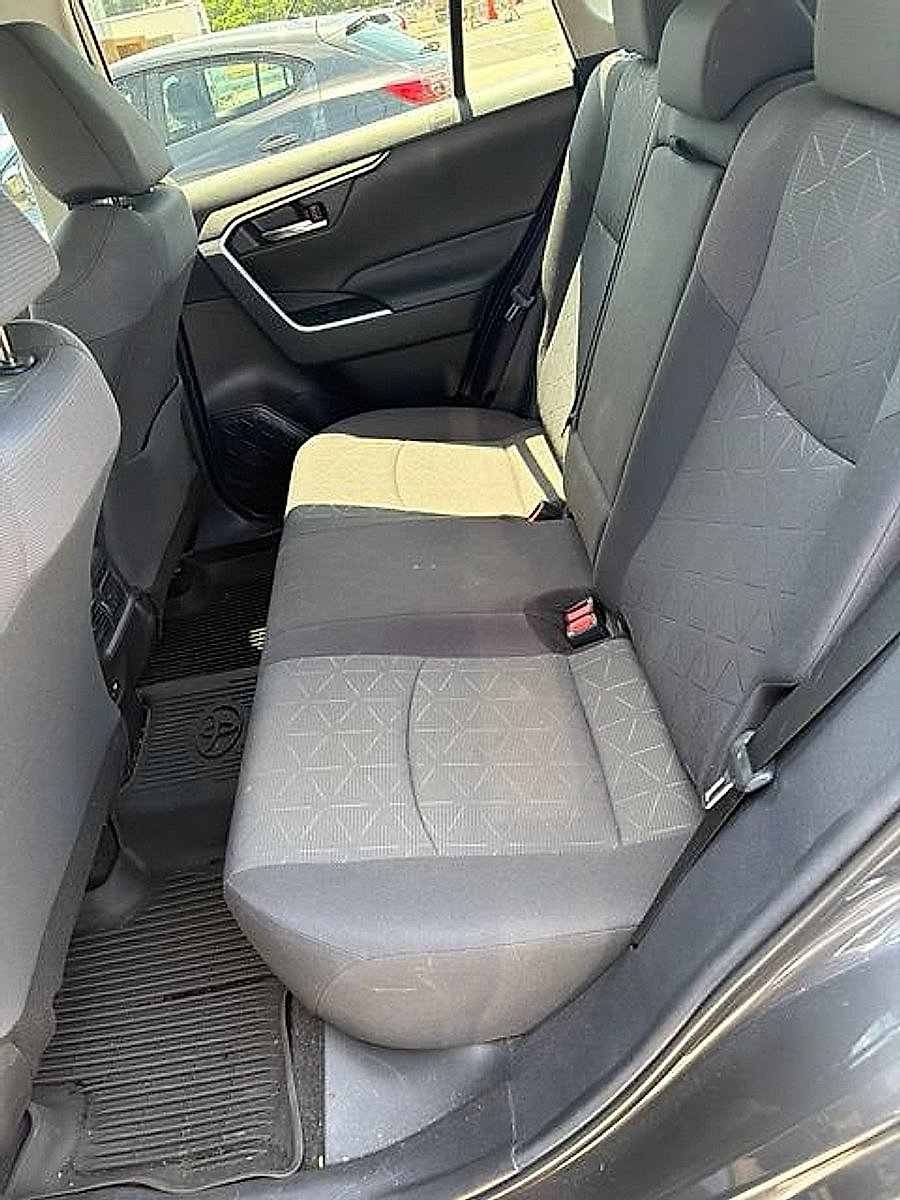 Used 2021 Toyota RAV4 XLE AWD/4WD image 17
