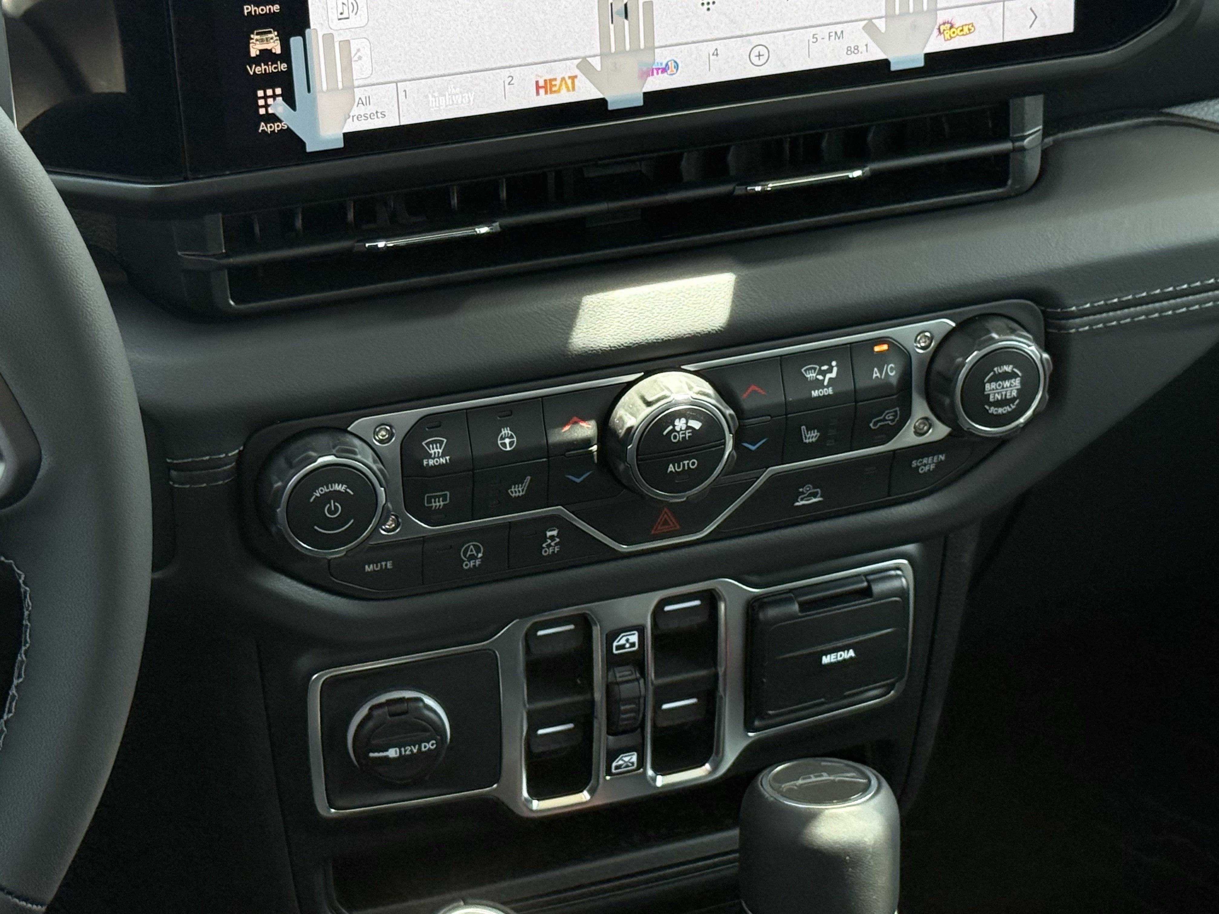 New 2026 Jeep Gladiator Sport AWD/4WD image 14