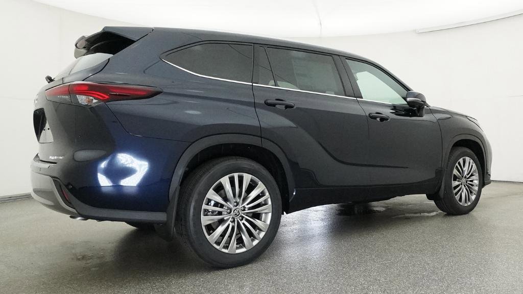 New 2026 Toyota Highlander Platinum AWD/4WD image 2