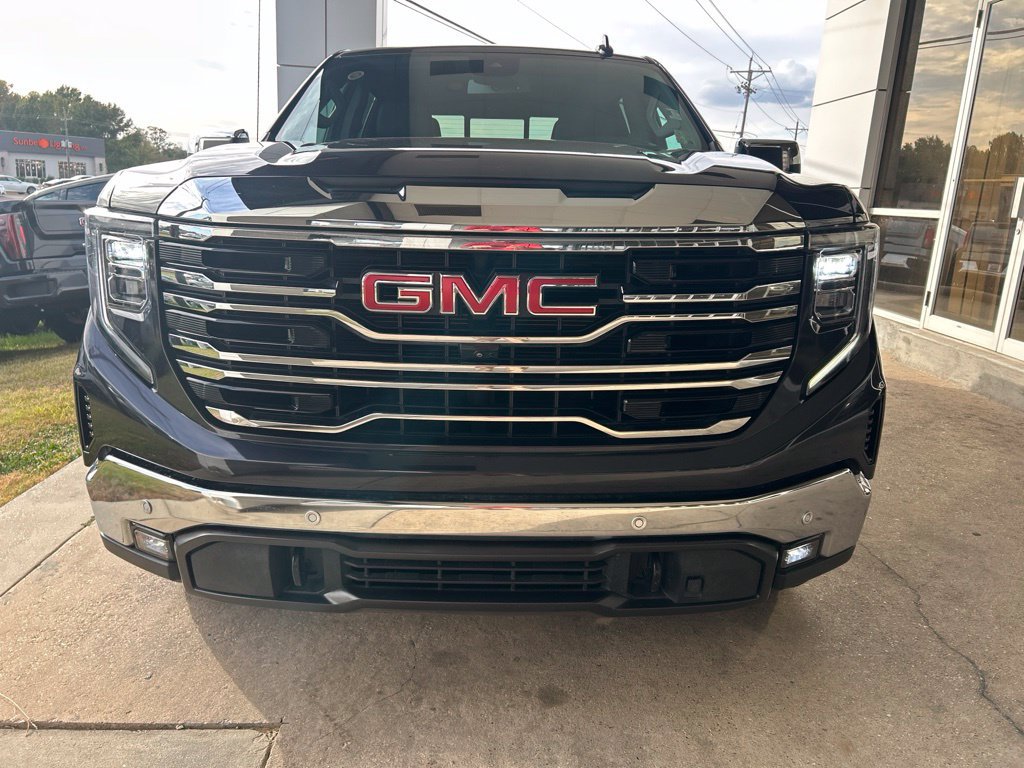 Used 2024 GMC Sierra 1500 SLT AWD/4WD image 3