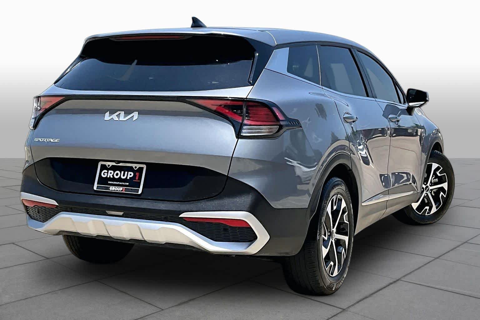 Used 2025 Kia Sportage EX FWD image 13
