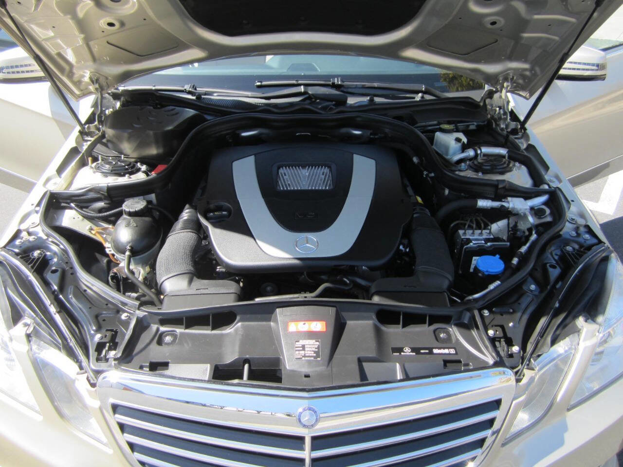 Used 2010 Mercedes-Benz E 350 E 350 Sport 4dr Sedan image 13