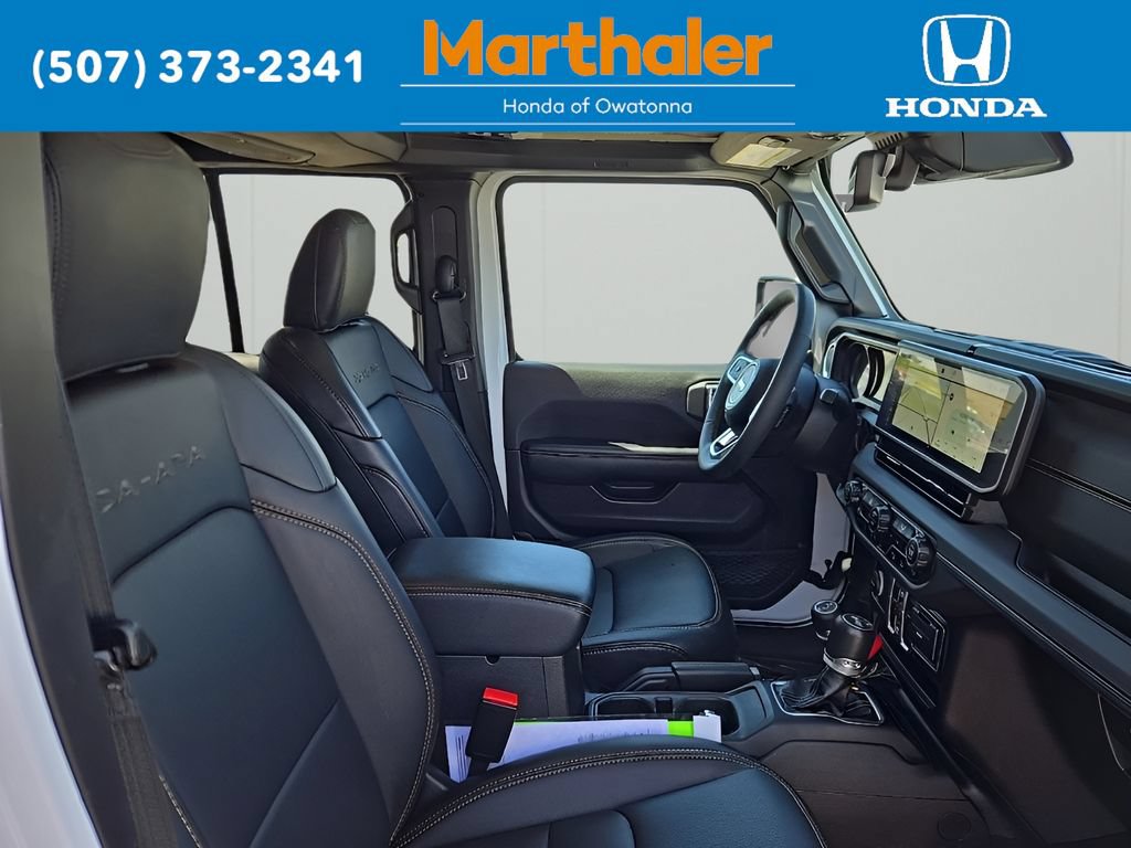 Used 2024 Jeep Wrangler Unlimited Sahara w/ Technology Group AWD/4WD image 19