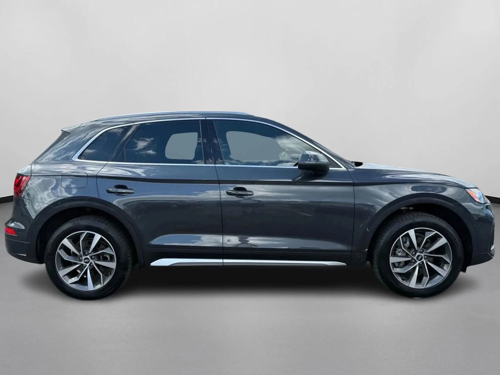 Used 2021 Audi Q5 2.0T Premium Plus w/ Premium Plus Package AWD/4WD image 3