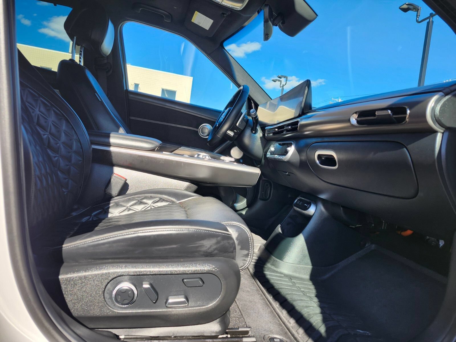 Used 2023 Genesis GV60 Performance AWD/4WD image 10