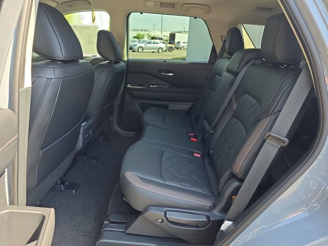 New 2026 Nissan Pathfinder Platinum w/ Cargo Package AWD/4WD image 14