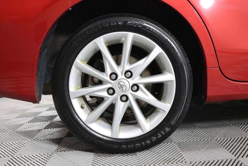 Used 2014 Toyota Prius V Three image 7