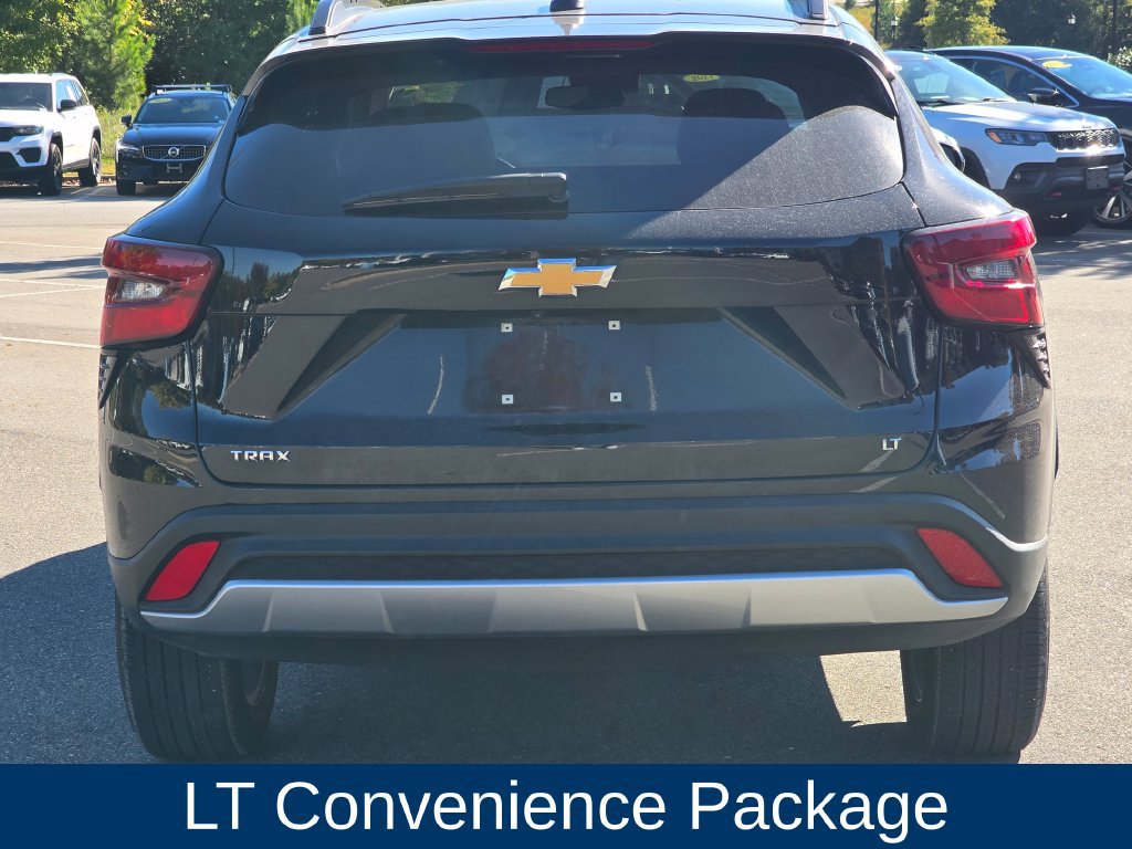 Used 2025 Chevrolet Trax LT w/ LT Convenience Package FWD image 3