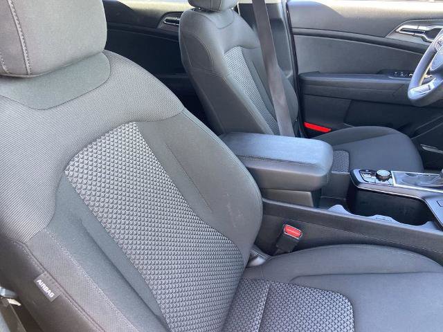 Used 2025 Kia Sportage LX FWD image 22