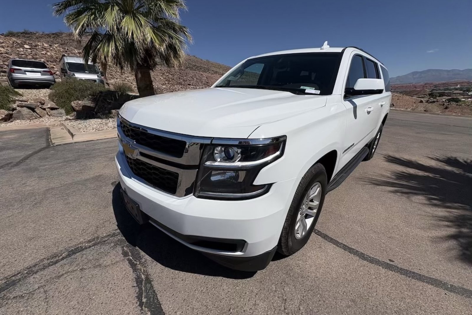 Used 2017 Chevrolet Suburban LS RWD image 1