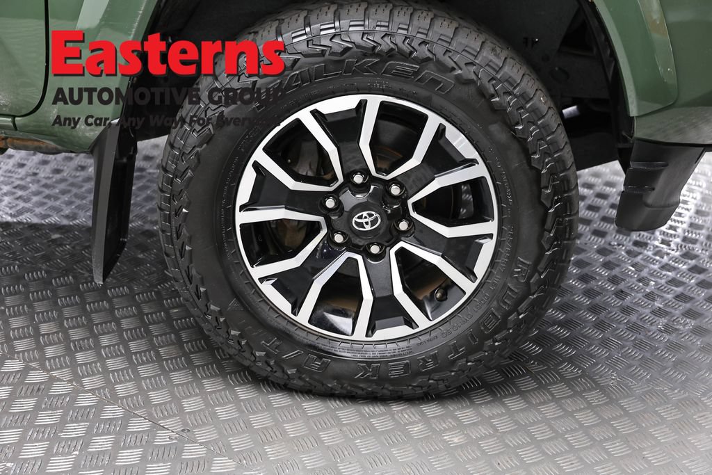Used 2022 Toyota Tacoma TRD Sport AWD/4WD image 31