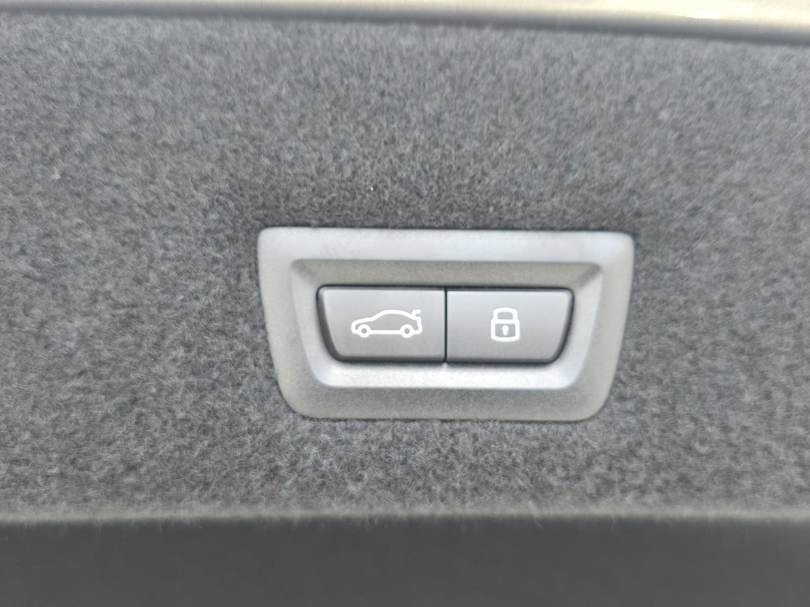 New 2025 BMW 750e xDrive w/ Premium Package image 13