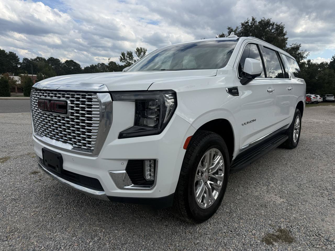 Used 2021 GMC Yukon XL SLT w/ SLT Premium Package RWD image 1