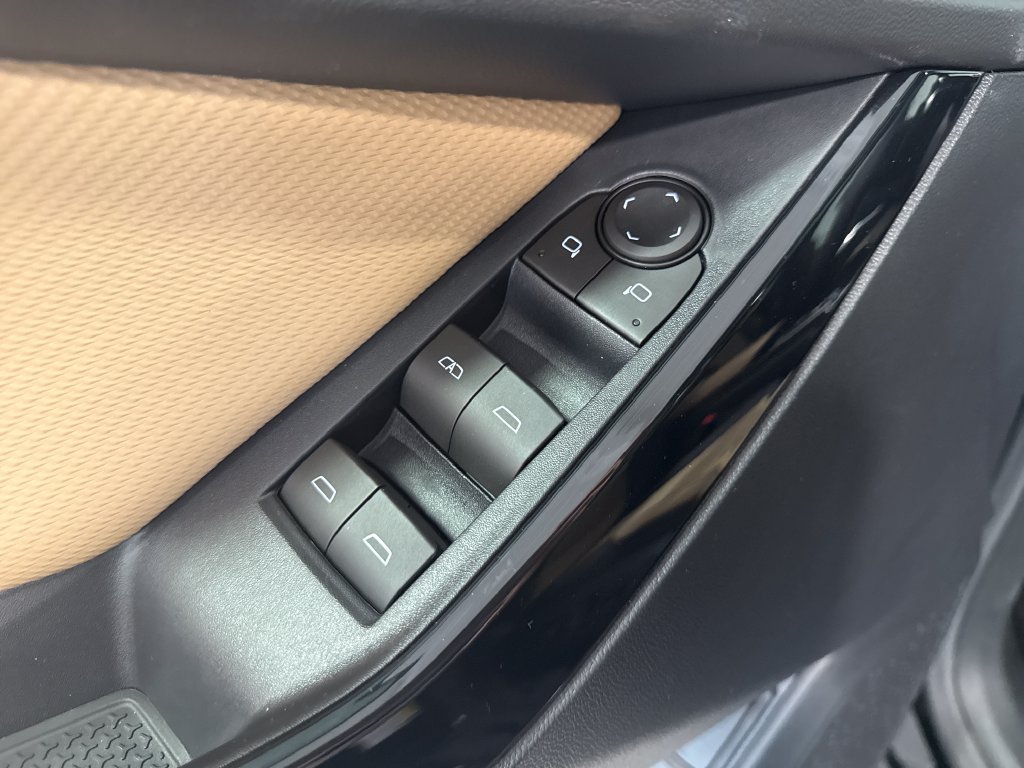 New 2026 Chevrolet Equinox ACTIV w/ Convenience Package III FWD image 30