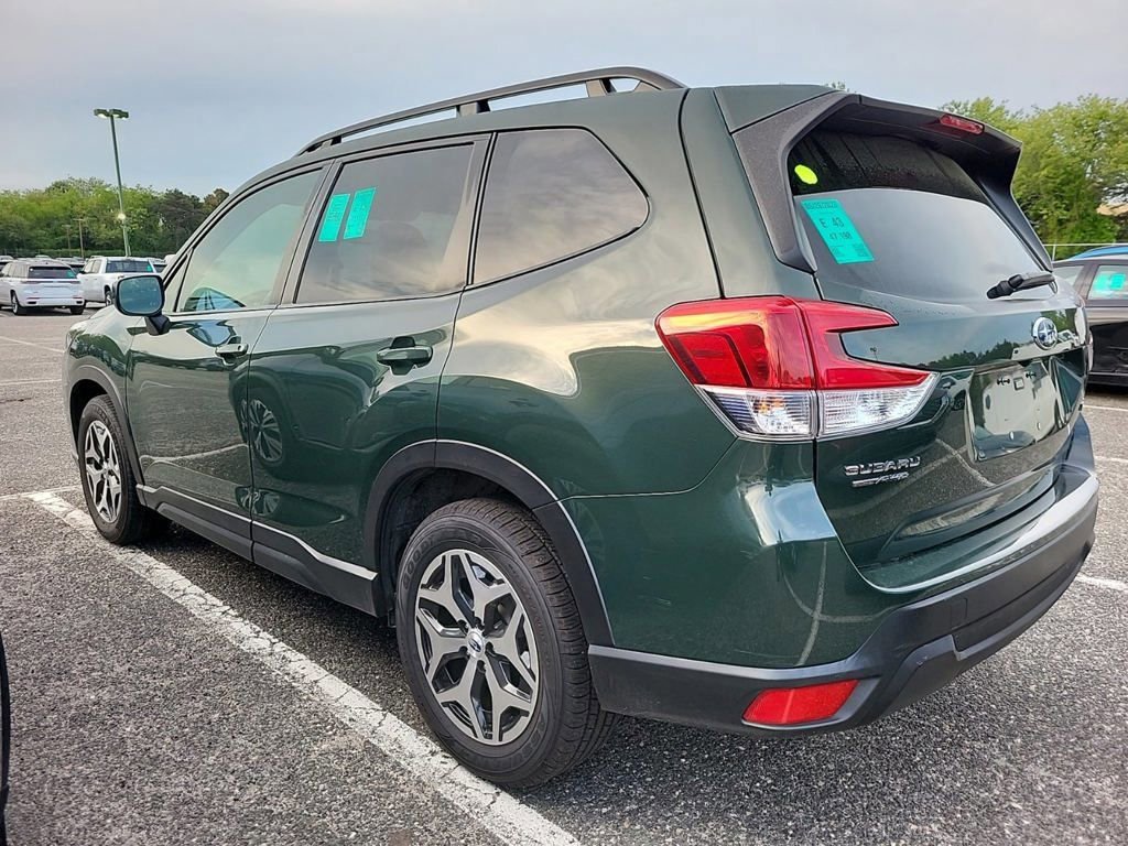 Used 2022 Subaru Forester Premium AWD/4WD image 3