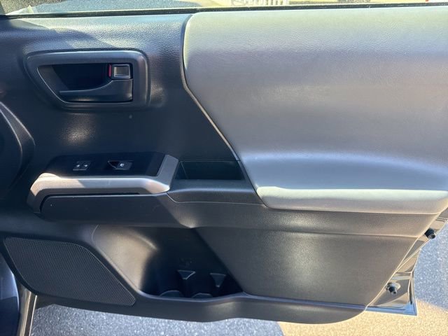 Used 2022 Toyota Tacoma SR5 AWD/4WD image 26