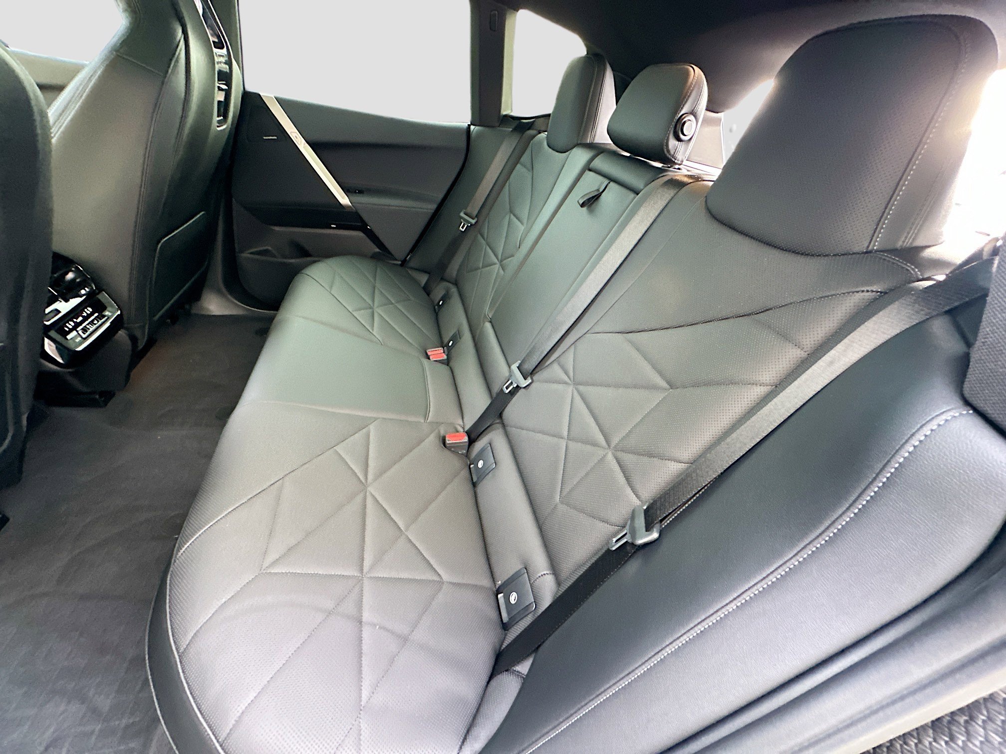 Used 2025 BMW iX xDrive50 w/ Sport Package image 25