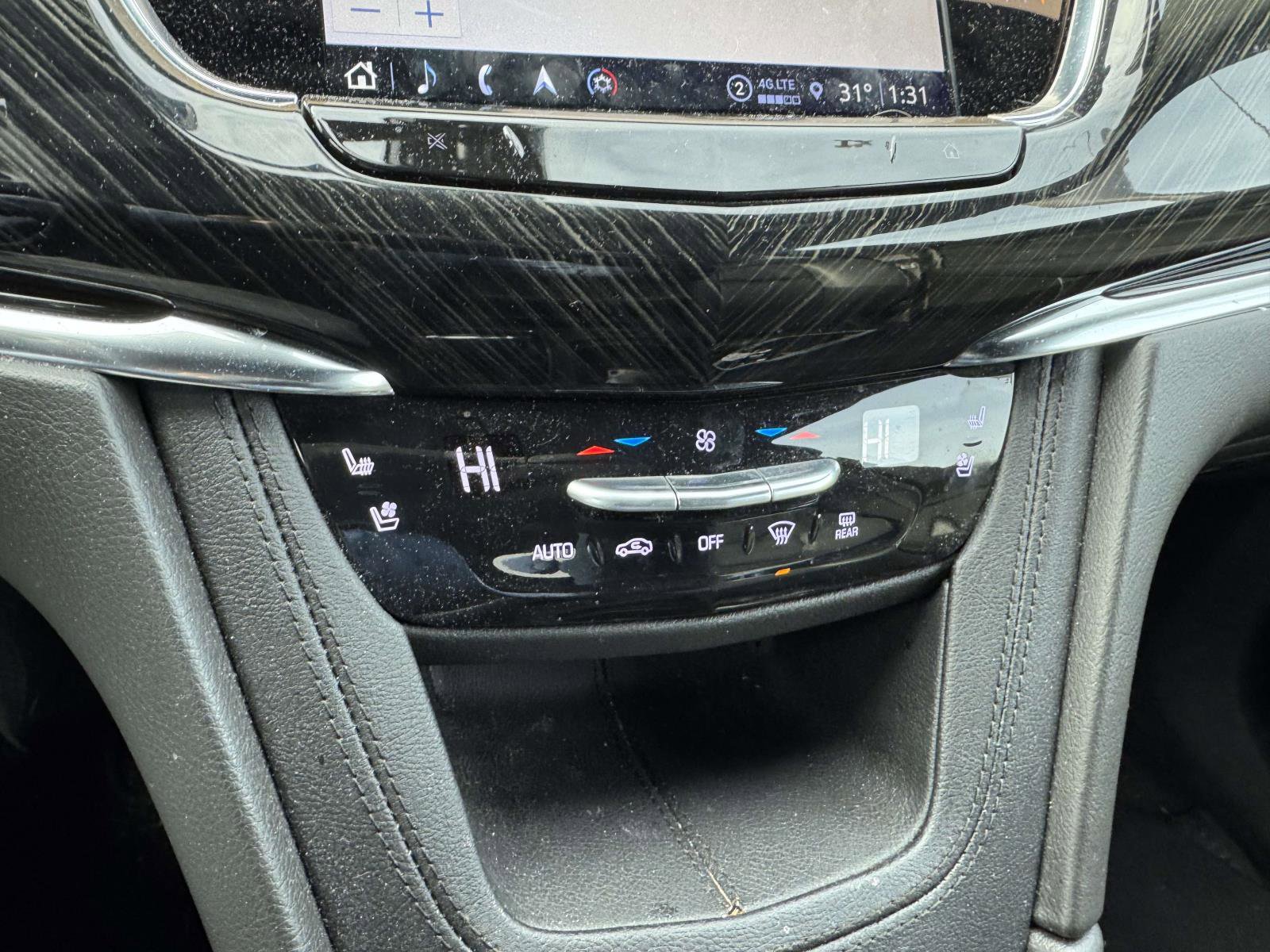 Used 2022 Cadillac XT6 Premium Luxury image 16