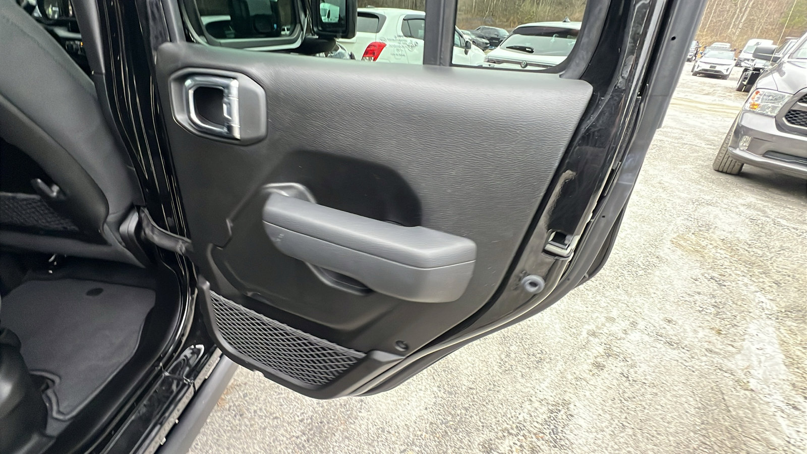 Used 2025 Jeep Wrangler Unlimited Rubicon 4xe w/ Convenience Group image 20