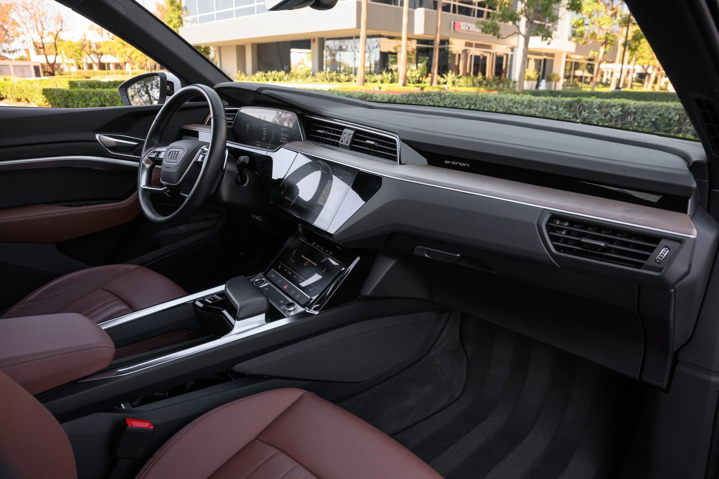 Used 2024 Audi Q8 e-tron Premium AWD/4WD image 30